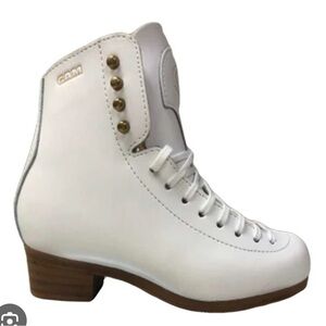 GAM celebrity 60 skates size 6.5